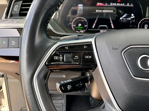 Used 2021 Audi e-tron Premium w/ Convenience Plus Package AWD/4WD image 21