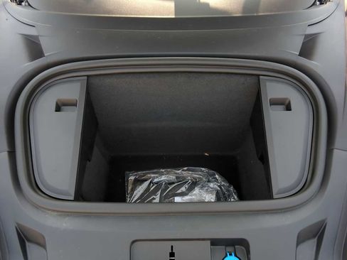 Used 2025 Porsche Taycan image 14