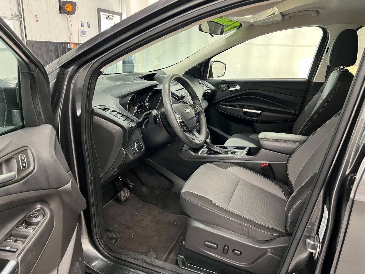 Used 2017 Ford Escape SE FWD image 7