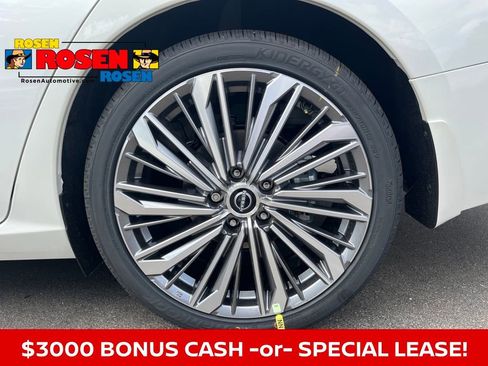 New 2025 Nissan Altima 2.5 SL image 10