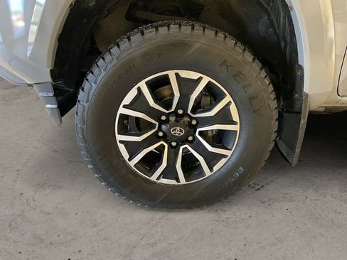 Used 2021 Toyota Tacoma TRD Sport image 15