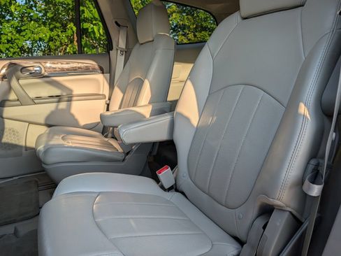 Used 2016 Buick Enclave Leather FWD image 18