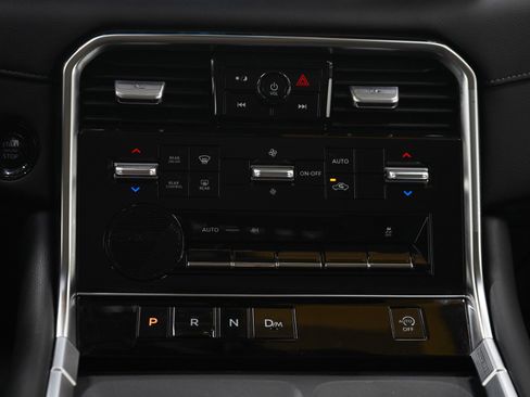 Used 2025 Nissan Armada SV AWD/4WD image 19