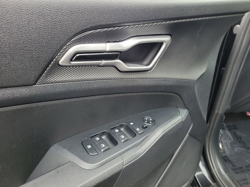 Used 2025 Kia Sportage LX image 18