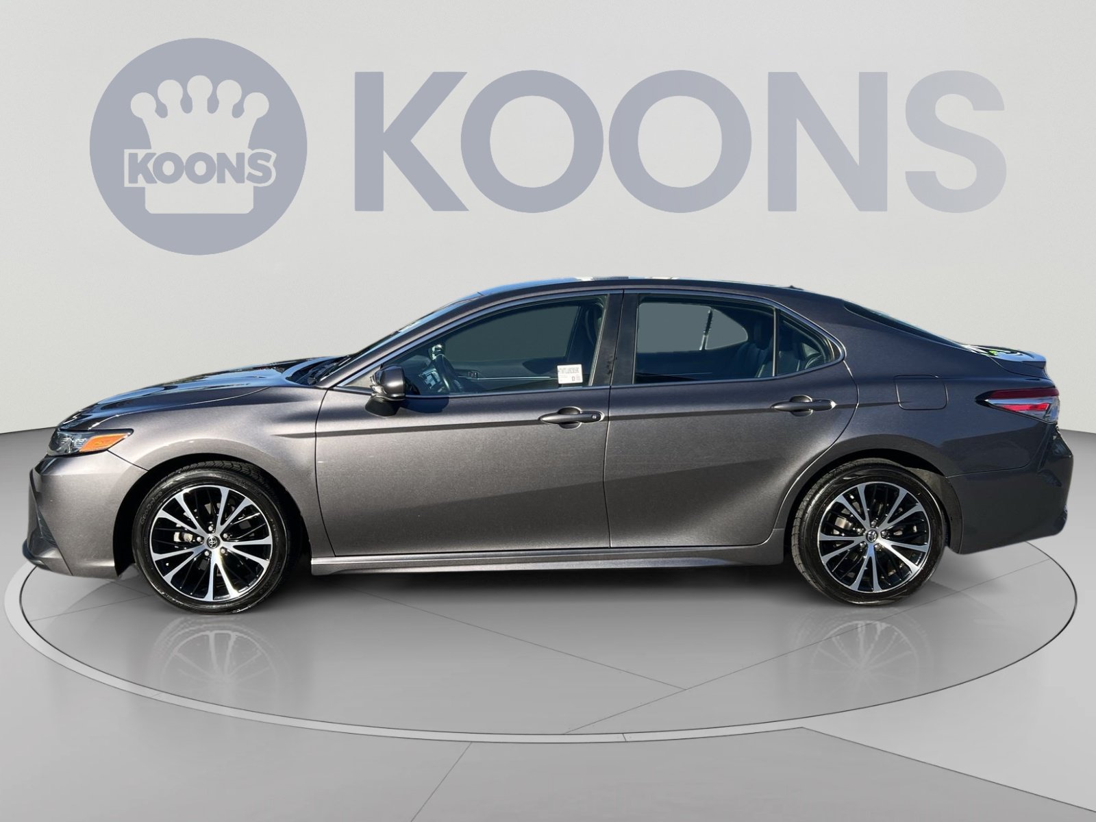 Used 2020 Toyota Camry SE FWD image 2