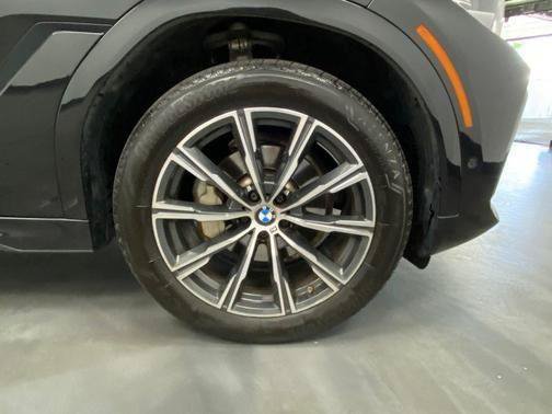 Used 2022 BMW X6 xDrive40i w/ M Sport Package AWD/4WD image 17