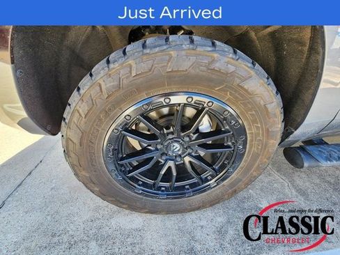 Used 2022 Chevrolet Tahoe Z71 w/ Luxury Package image 17