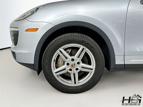 Used 2017 Porsche Cayenne S image 18