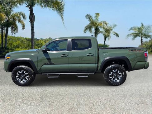 Used 2022 Toyota Tacoma TRD Off-Road w/ Technology Package RWD image 2