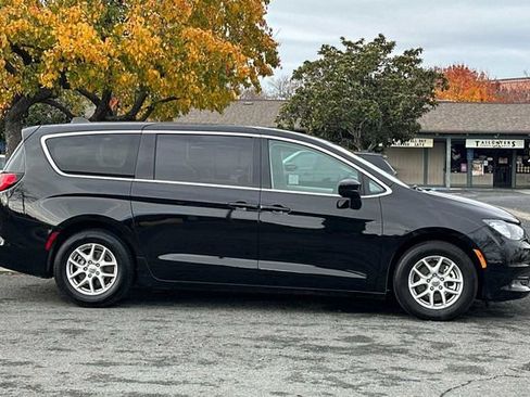 Used 2024 Chrysler Voyager LX image 7