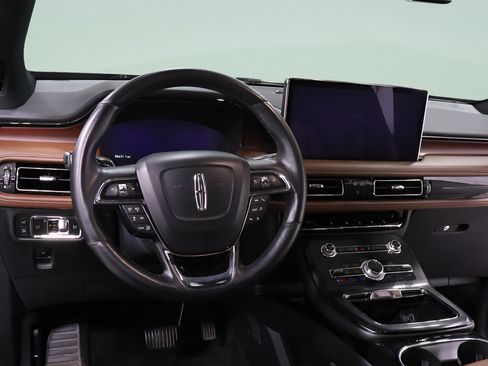 Used 2023 Lincoln Nautilus Reserve w/ Equipment Group 201A AWD/4WD image 9