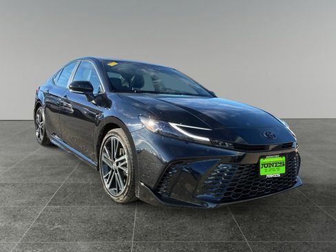 Used 2025 Toyota Camry XSE w/ Premium Package image 9