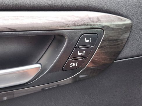 Used 2024 Toyota Highlander Limited FWD image 29