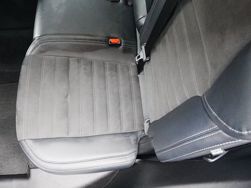 Used 2024 Mitsubishi Outlander SE image 13