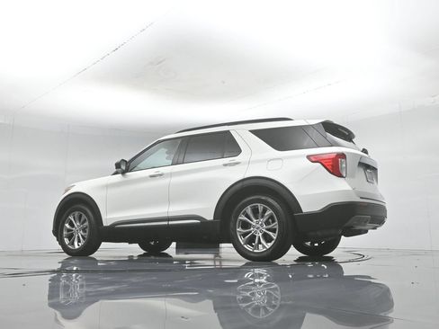 Certified 2021 Ford Explorer XLT w/ Equipment Group 202A RWD image 50