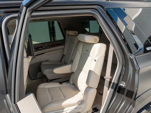 Used 2024 Cadillac Escalade Sport Platinum w/ LPO, ONYX Package AWD/4WD image 13