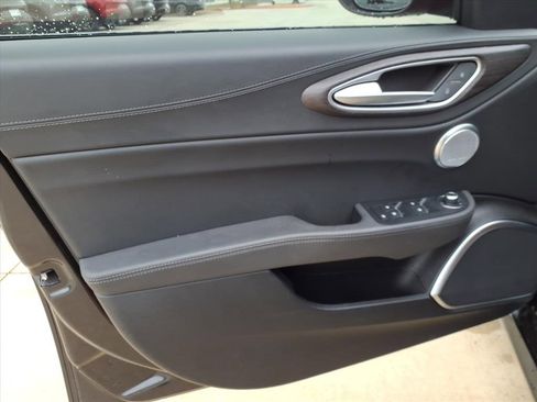 Used 2022 Alfa Romeo Giulia Ti image 14