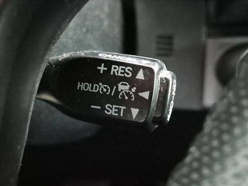 Used 2018 Toyota Tacoma TRD Off-Road AWD/4WD image 14
