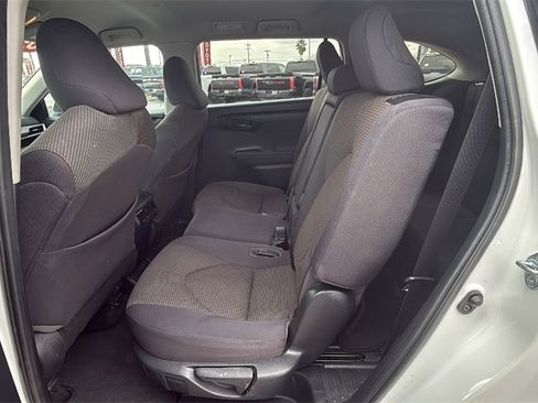 Used 2023 Toyota Highlander LE image 14