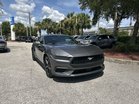 Used 2025 Ford Mustang Coupe RWD image 8