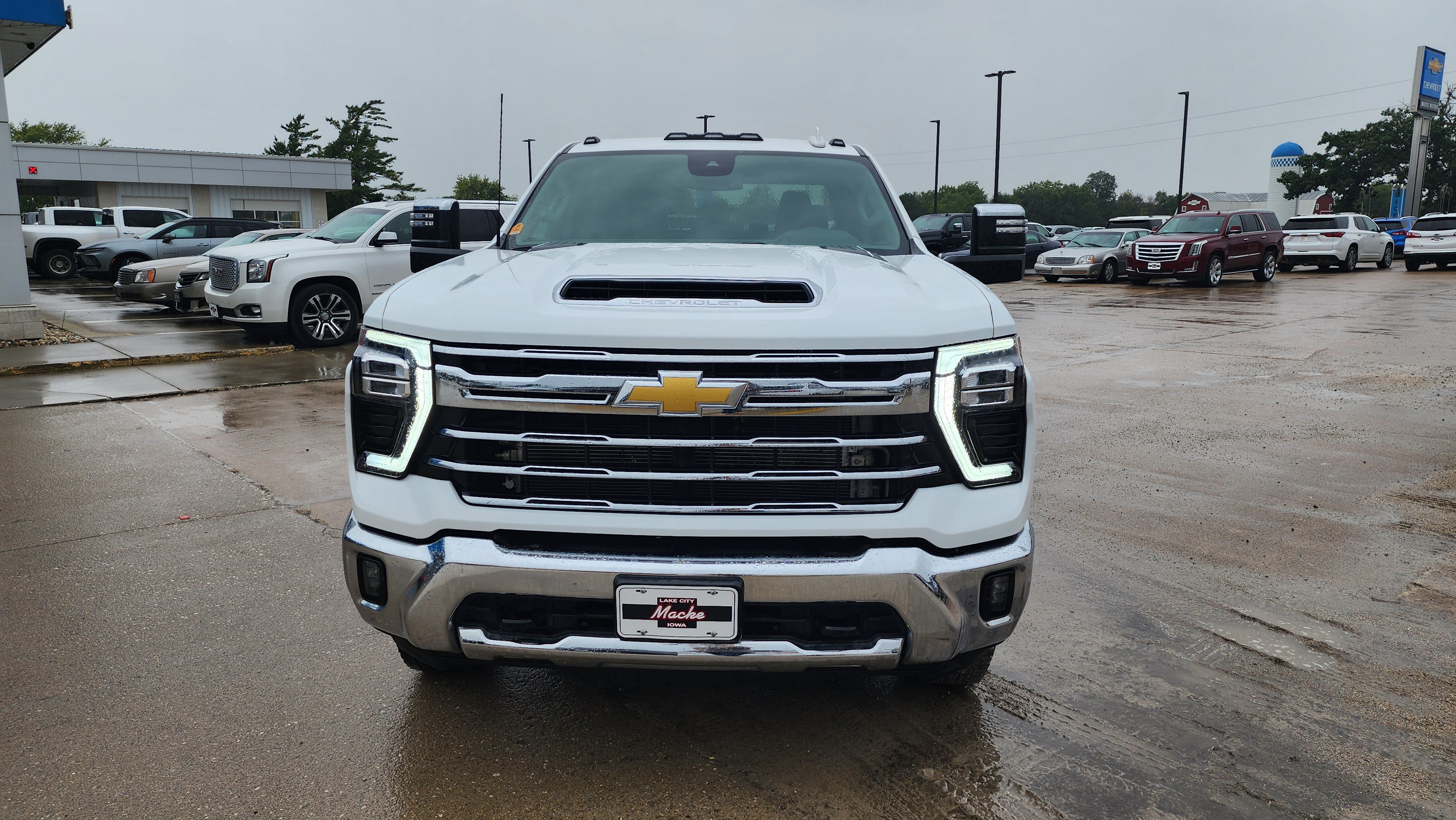 Used 2026 Chevrolet Silverado 3500 LTZ w/ LTZ Convenience Package AWD/4WD image 2