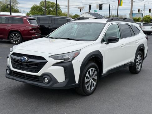 Used 2023 Subaru Outback Premium AWD/4WD image 4