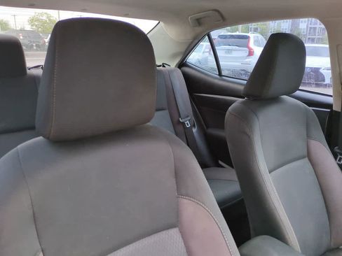 Used 2018 Toyota Corolla LE image 7