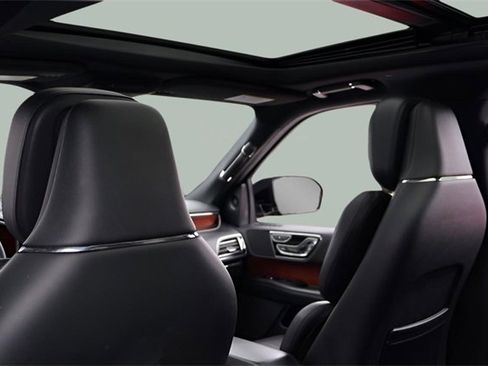 Used 2021 Lincoln Navigator Reserve image 18
