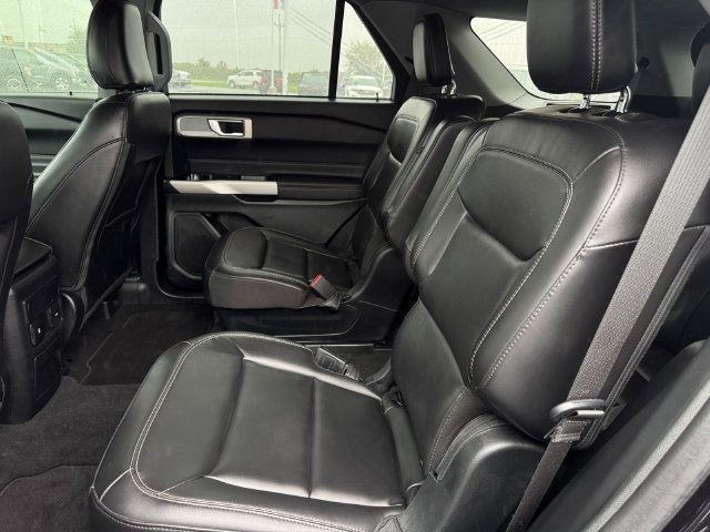 Used 2023 Ford Explorer XLT w/ Equipment Group 202A AWD/4WD image 15