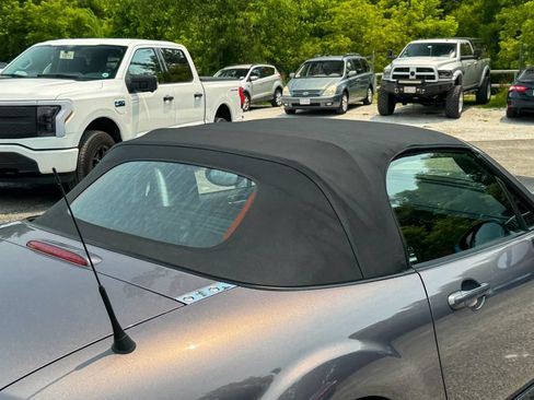 Used 2006 MAZDA MX-5 Miata Sport w/ Suspension Pkg RWD image 31