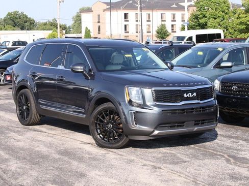 Used 2022 Kia Telluride EX w/ EX Premium Package FWD image 2