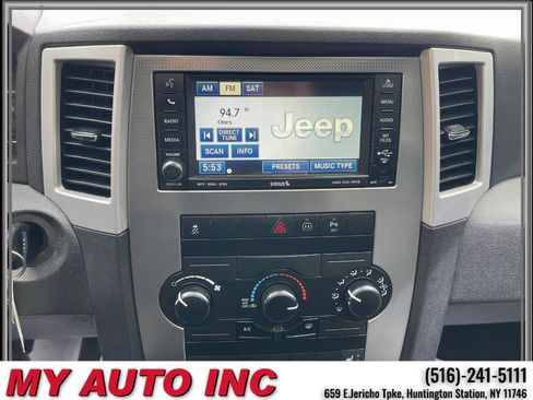 Used 2010 Jeep Grand Cherokee Laredo image 14