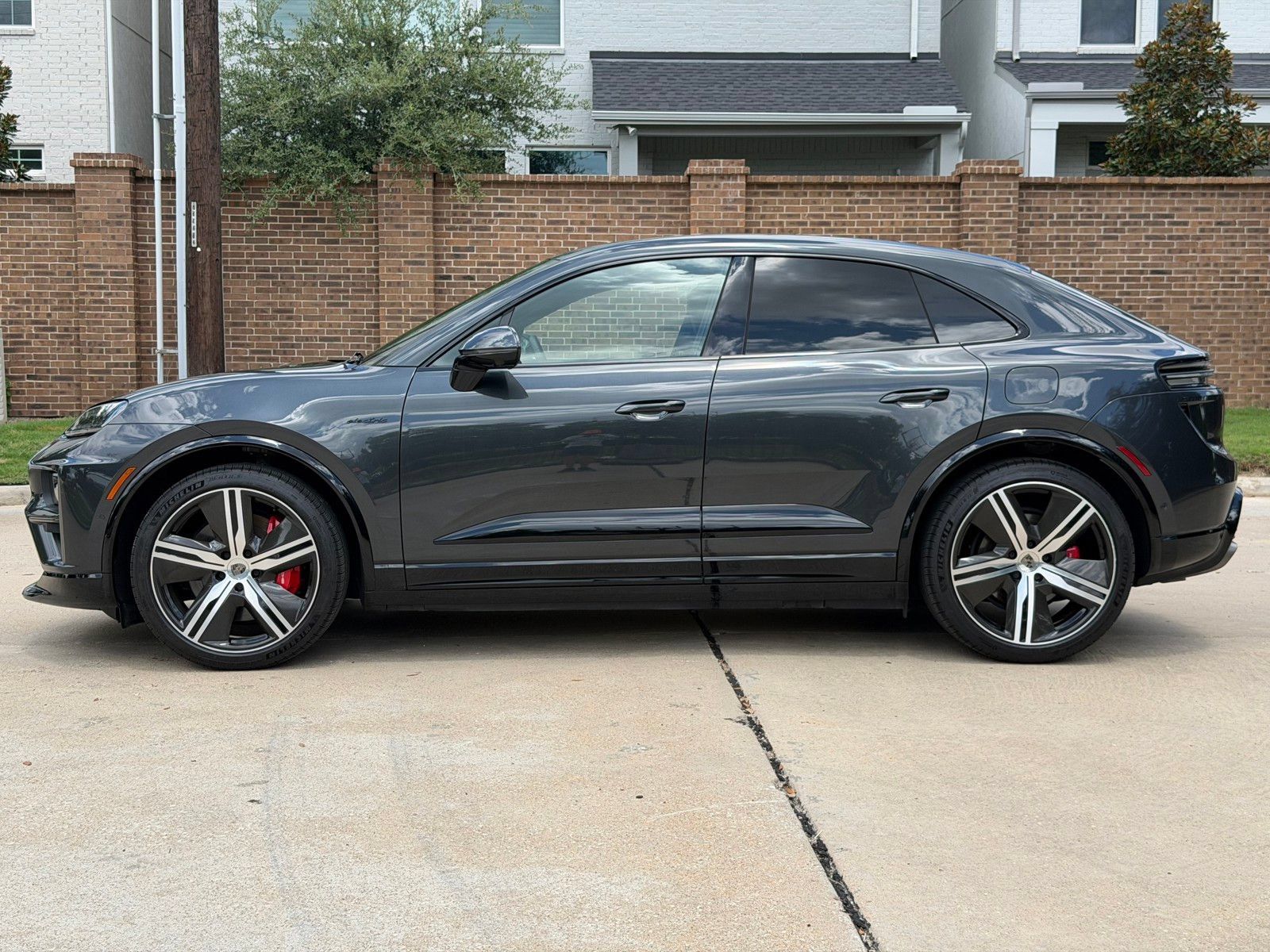 Used 2024 Porsche Macan Turbo Electric AWD/4WD image 12
