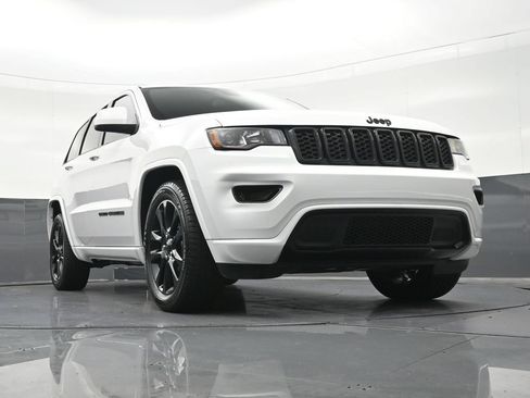 Used 2021 Jeep Grand Cherokee Laredo X RWD image 34