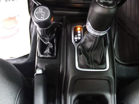 Used 2024 Jeep Wrangler Sport AWD/4WD image 30
