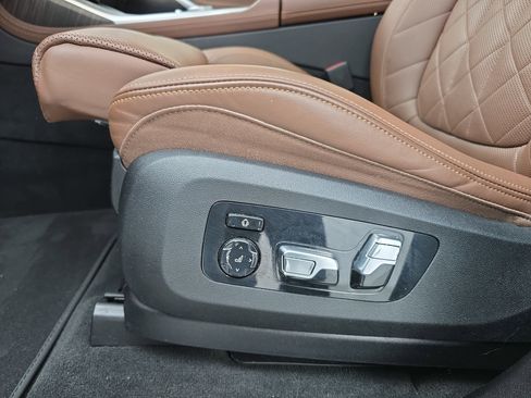 Used 2024 BMW X7 xDrive40i w/ M Sport Package image 30