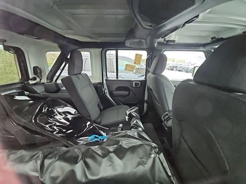 Used 2024 Jeep Wrangler Sport S image 5