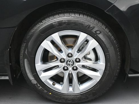 Used 2025 Toyota Sienna XLE w/ XLE Plus Package AWD/4WD image 37