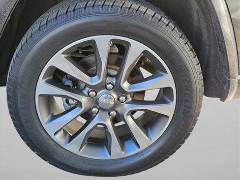 Used 2018 Jeep Grand Cherokee Overland w/ Trailer Tow Group IV image 25