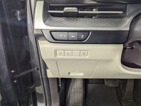 Used 2022 Kia Carnival LX image 20