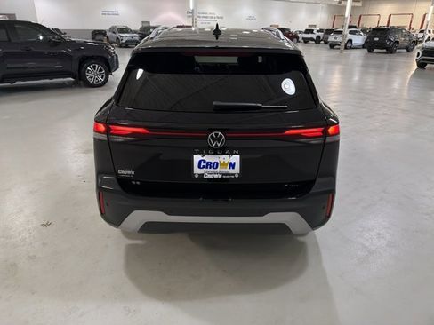 New 2026 Volkswagen Tiguan SE AWD/4WD image 8