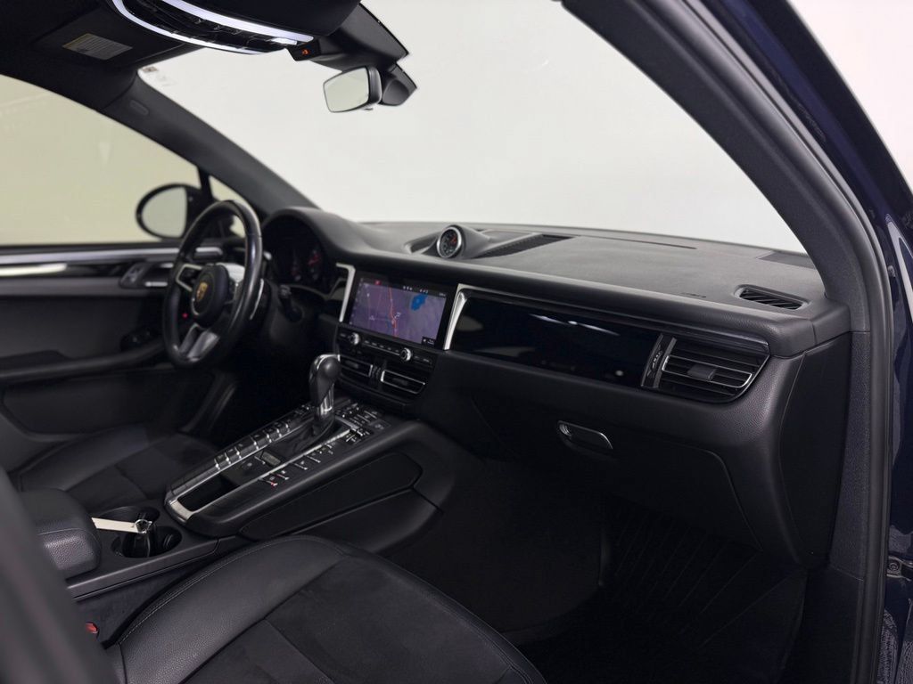 Certified 2021 Porsche Macan AWD/4WD image 21