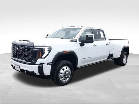Used 2024 GMC Sierra 3500 Denali Ultimate AWD/4WD image 4