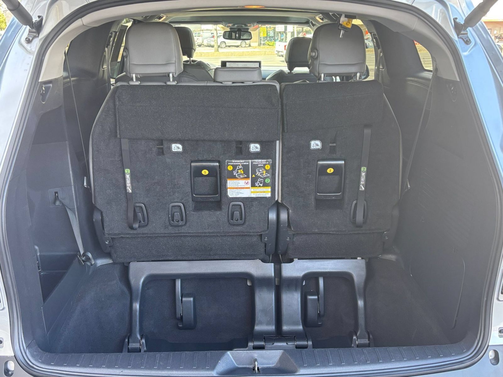 Used 2025 Toyota Sienna XLE FWD image 32