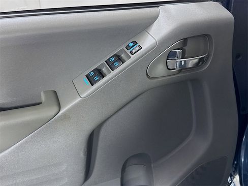 Used 2018 Nissan Frontier SV image 18