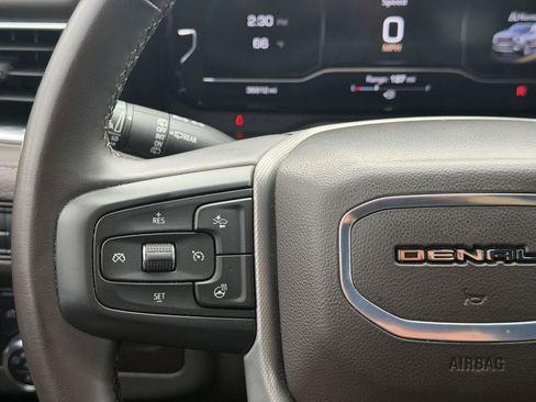 Used 2024 GMC Yukon Denali AWD/4WD image 17