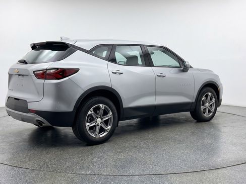 Used 2025 Chevrolet Blazer LT FWD image 9