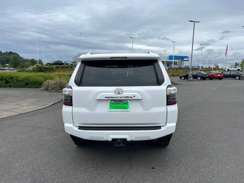 Used 2014 Toyota 4Runner SR5 AWD/4WD image 8