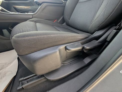 Used 2021 GMC Acadia SLE image 15