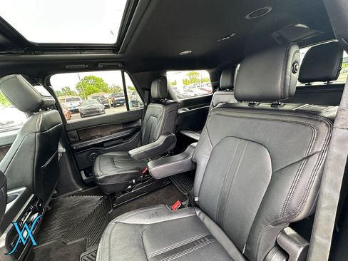 Used 2019 Ford Expedition Limited w/ Equipment Group 302A AWD/4WD image 24